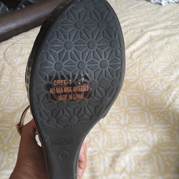 Gorgeous wedge platform sandals - Picture 5 of 7